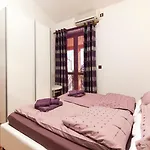 Cvek בית הארחה 4*